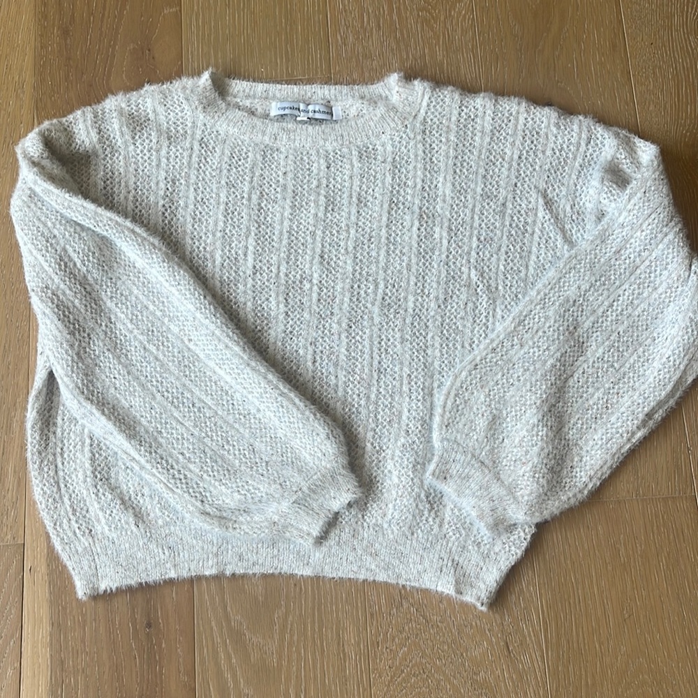 NWOT CUPCAKES & CASHMERE: Sweater
